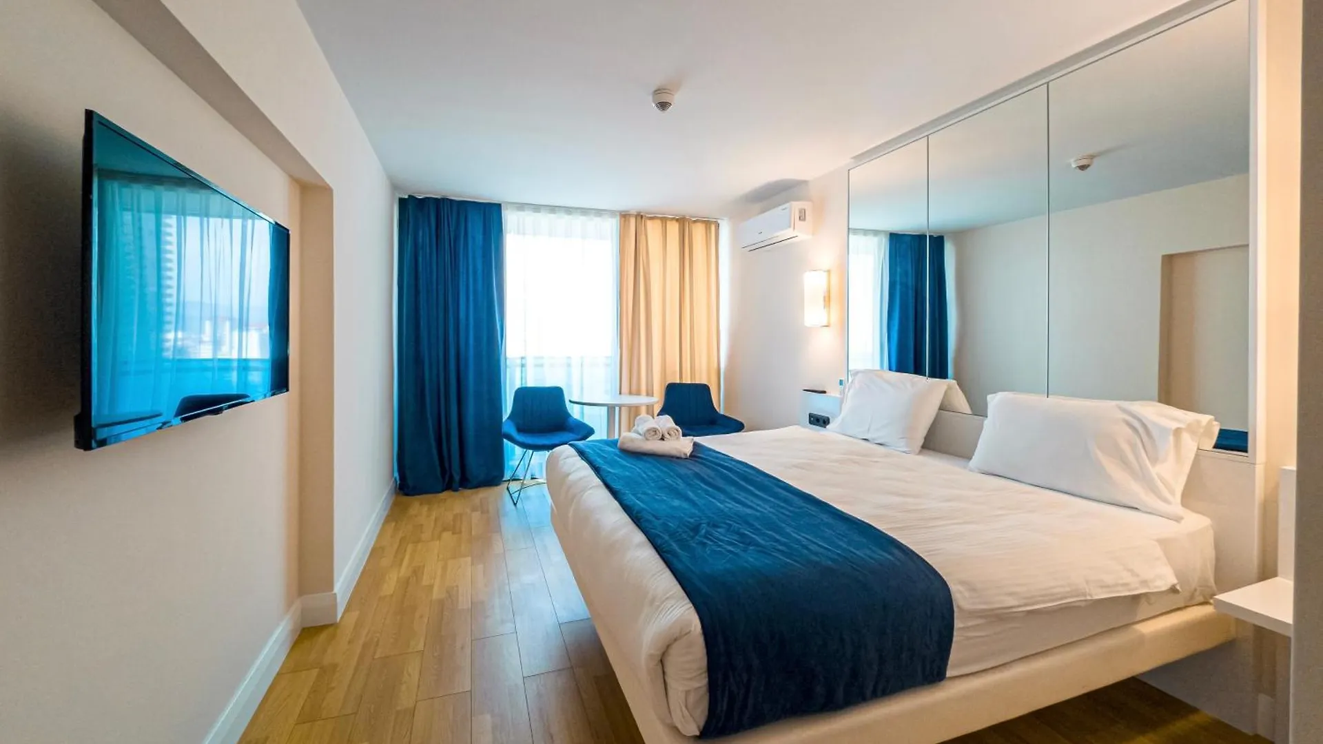 Апартаменты Seaside Dreams & Sunset Views, Luxury Retreat At Orbi City Батуми